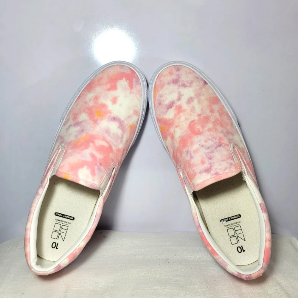 No Boundaries Women Size 10 Twin Gore slip ons.